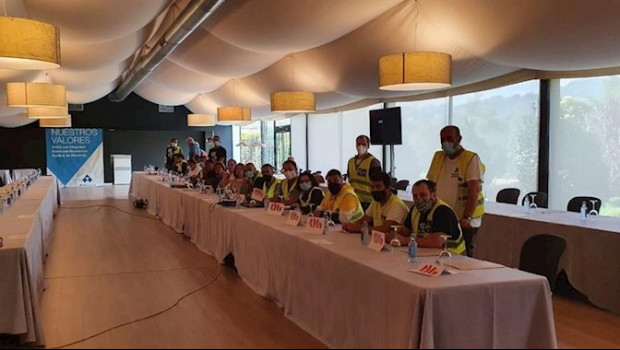 ep el comite de alcoa a la espera de la direccion para que se celebre la firma de las actas finales
