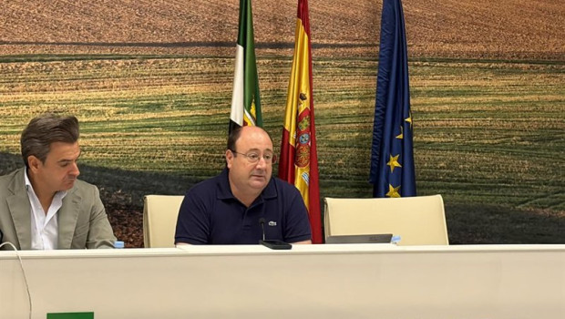 ep el consejero de agricultura ganaderia y medio natural juan jose garcia acompanado por el