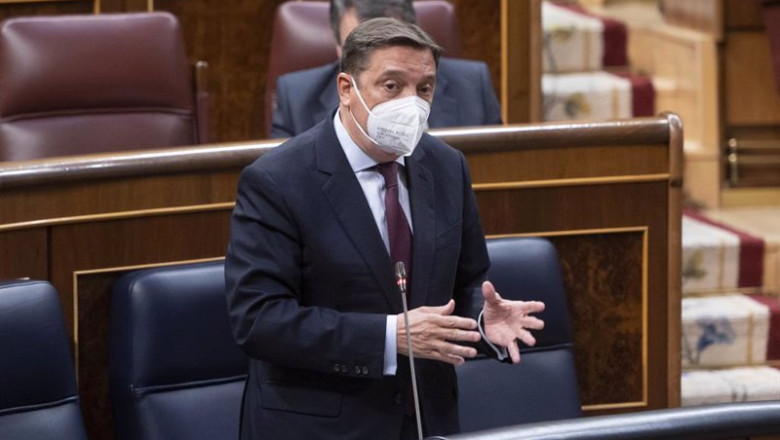 El ministro de Agricultura, Pesca y Alimentación, Luis Planas, en una sesión plenaria, en el Congreso de los Diputados | Alberto Ortega - Europa Press ep el ministro de agricultura pesca y alimentacion luis planas en una sesion plenaria en el congreso