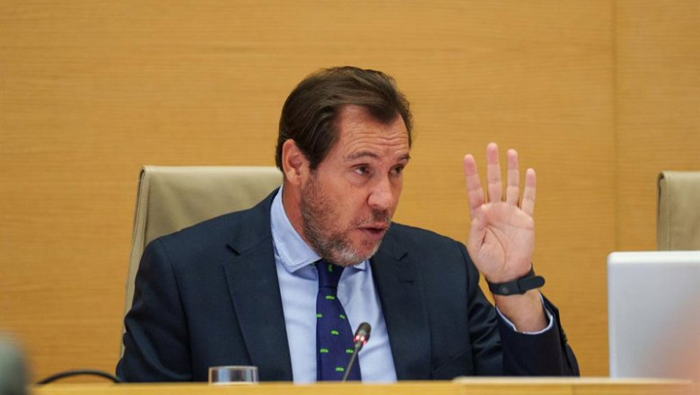 El ministro de Transportes y Movilidad Sostenible, Óscar Puente, comparece, a petición propia, en la Comisión de Transportes y Movilidad Sostenible, en el Congreso de los Diputados, a 4 de septiembre de 2025, en Madrid (España). | Matias Chiofalo - Europa Press ep el ministro de transportes y movilidad sostenible oscar puente comparece a peticion propia en la