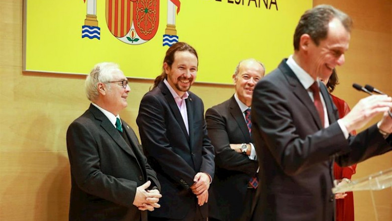 El nuevo ministro de Universidades, Manuel Castells (1i) y el vicepresidente de Derechos Sociales y Agenda 2030, Pablo Iglesias (2i), durante intervención del ministro de Ciencia e Innovación, Pedro Duque | Jesús Hellín - Europa Press - Archivo ep el nuevo ministro de universidades manuel castells 1i y el vicepresidente de derechos sociales y
