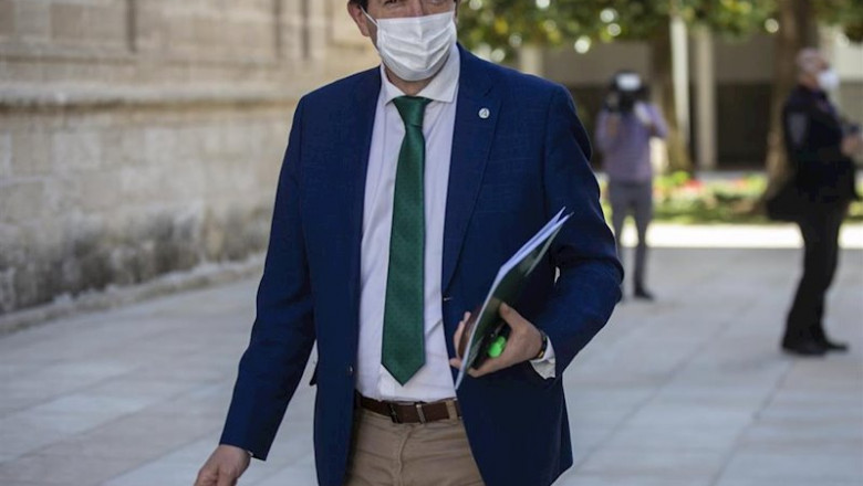 El vicepresidente de la Junta de Andalucía, Juan Marín, a su llegada a la sesión de control al gobierno con preguntas de los grupos al presidente. En el Parlamento de Andalucía, Sevilla (Andalucía, España), 06 de mayo de 2020. | María José López - Europa Press ep el vicepresidente de la junta de andalucia juan marin a su llegada a la sesion de control al