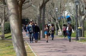 ep estudiantes pasean en el campus de la universidad autonoma de madrid el pasado 11 de marzo antes