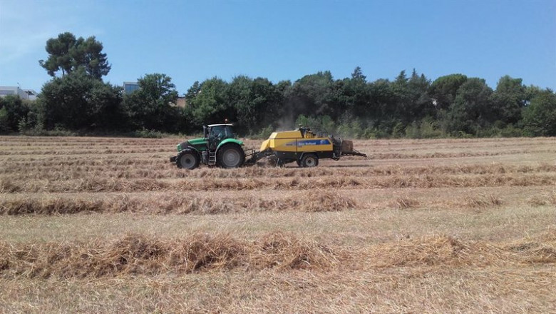 ep imagen de recurso de un tractor