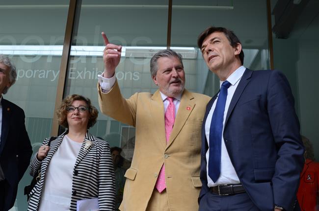 Íñigo Méndez de Vigo y Carlos Andradas en la exposición Arte y carne | EUROPA PRESS - Archivo ep inigo mendezvigocarlos andradasla exposicion artecarne