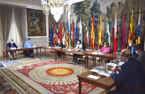 ep la ministra de funcion publica y politica territorial carolina darias y los representantes