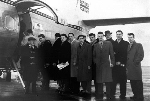 El Manchester United de 1958 subiendo al avión de la tragedia aérea | MANCHESTER UNITED ep manchester united1958 subiendoavionla tragedia aerea