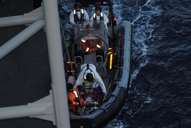 Migrante rescatado por la fragata 'Canarias' | AJEMA ep migrante rescatadola fragata canarias