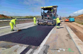 ep operadores realizando trabajos de mantenimiento y conservacion de carreteras del estado