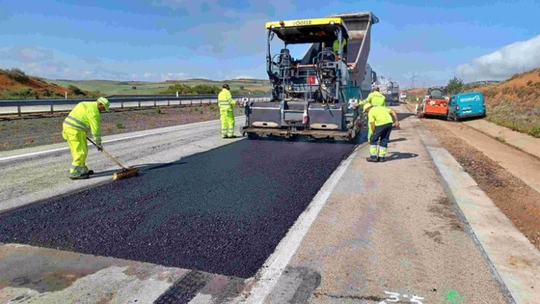 ep operadores realizando trabajos de mantenimiento y conservacion de carreteras del estado ep operadores realizando trabajos de mantenimiento y conservacion de carreteras del estado