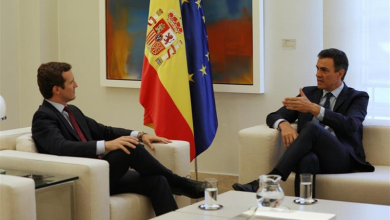 El presidente del Gobierno en funciones, Pedro Sánchez, recibe al líder del PP, Pablo Casado en Moncloa | Jesús Hellín - Europa Press ep presidentegobiernofunciones pedro sanchez recibeliderpp pablo casadomoncloa