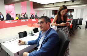 ep secretarioaccion politicapsoe patxi lopez durantereunionla comision ejecutiva federalpsoe horasdesegunda votacionla investiduracandidato socialistala presidenciagobierno
