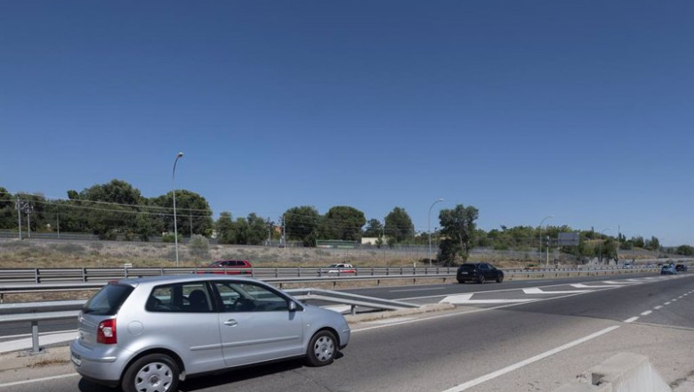 ep un coche circula por la a3 en direccion arganda del rey el dia que arranca la operacion salida de