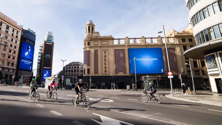ep varias personas realizan deporte en la calle gran via de madrid en el segundo dia de ep varias personas realizan deporte en la calle gran via de madrid en el segundo dia de