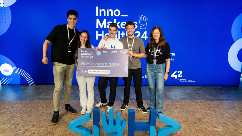 ganadores aeris recero y act   hackathon pfizer 2024 2 