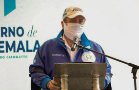 ep alejandro giammattei con mascarilla