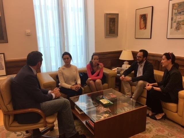 Antonio Hernando y Ricardo Cortes con familiares de presos venezolanos | GPS ep antonio hernandoricardo cortesfamiliarespresos venezolanos