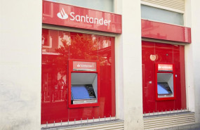 ep archivo cajeros de una oficina del banco santander a 29 de septiembre de 2024 en madrid espana ep archivo cajeros de una oficina del banco santander a 29 de septiembre de 2024 en madrid espana