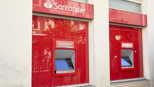 ep archivo cajeros de una oficina del banco santander a 29 de septiembre de 2024 en madrid espana ep archivo cajeros de una oficina del banco santander a 29 de septiembre de 2024 en madrid espana