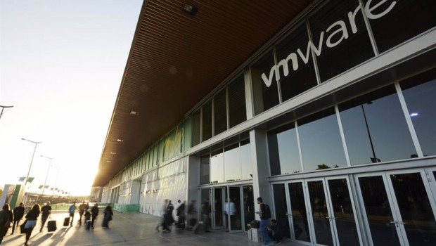 ep archivo   logo de vmware en el evento vmworld 2019