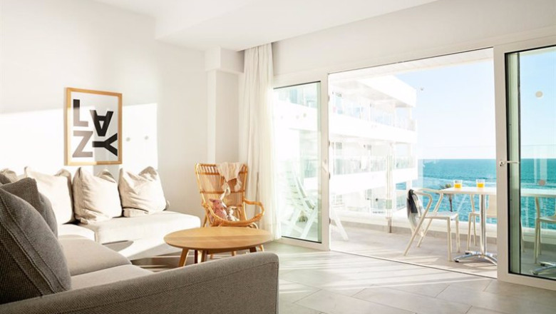 ep archivo thomas cook reabre las puertas del hotel sunwing arguineguin en gran canaria ep archivo thomas cook reabre las puertas del hotel sunwing arguineguin en gran canaria