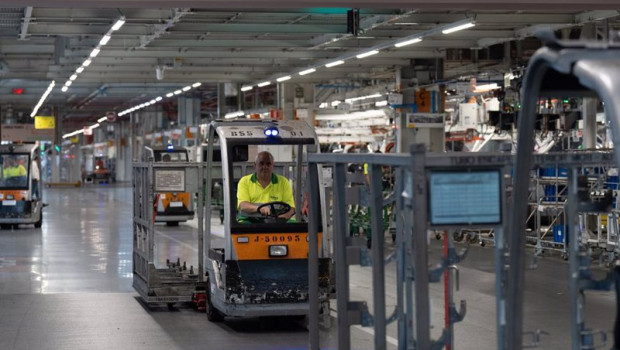 ep archivo un empleado conduce una carretilla elevadora ep archivo un empleado conduce una carretilla elevadora