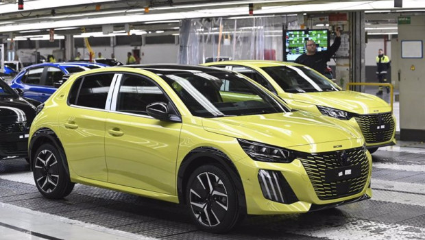 ep archivo   uno de los coches que se fabrica en la planta de stellantis en figueruelas zaragoza