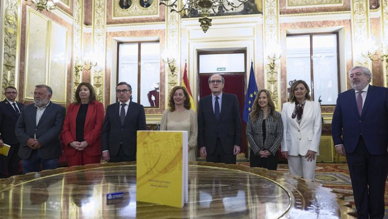 ep el defensor del pueblo angel gabilondo 4d entrega el informe anual 2025 de la institucion a la
