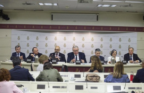 ep el presidente de adif luis pedro marco de la pena tercero por la izquierda comparece ante la