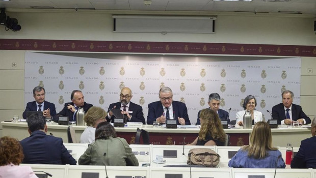 ep el presidente de adif luis pedro marco de la pena tercero por la izquierda comparece ante la