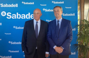 ep el presidente de banco sabadell josep oliu y el consejero delegado cesar gonzalez bueno