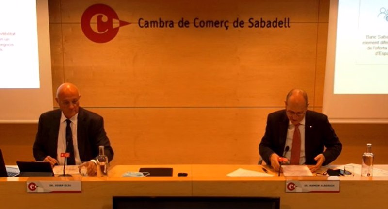 El presidente de Banco Sabadell, Josep Oliu, y el presidente de la Cámara de Sabadell, Ramon Alberich, este jueves | CAMBRA DE SABADELL (BARCELONA) ep el presidente de banco sabadell josep oliu y el presidente de la camara de sabadell ramon