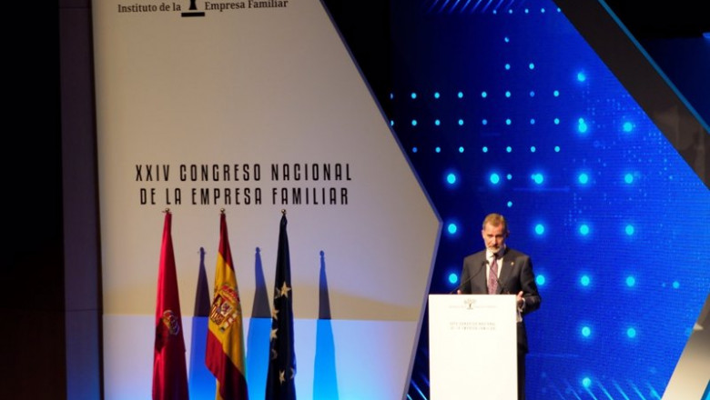El Rey Felipe VI preside la apertura del XXIV Congreso Nacional de la Empresa Familiar en el Palacio de Congresos y Auditorio Baluarte de Pamplona este lunes. | Eduardo Sanz - Europa Press ep el rey felipe vi preside la apertura del xxiv congreso nacional de la empresa familiar en el