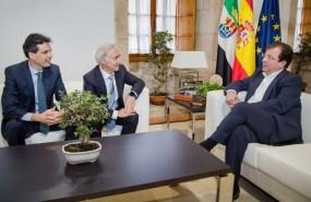 ep fernandez vara en una reunion en merida con el presidente delegado de vodafone espana