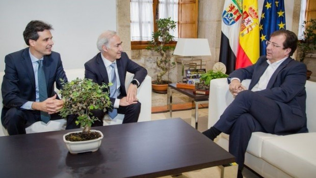 ep fernandez vara en una reunion en merida con el presidente delegado de vodafone espana