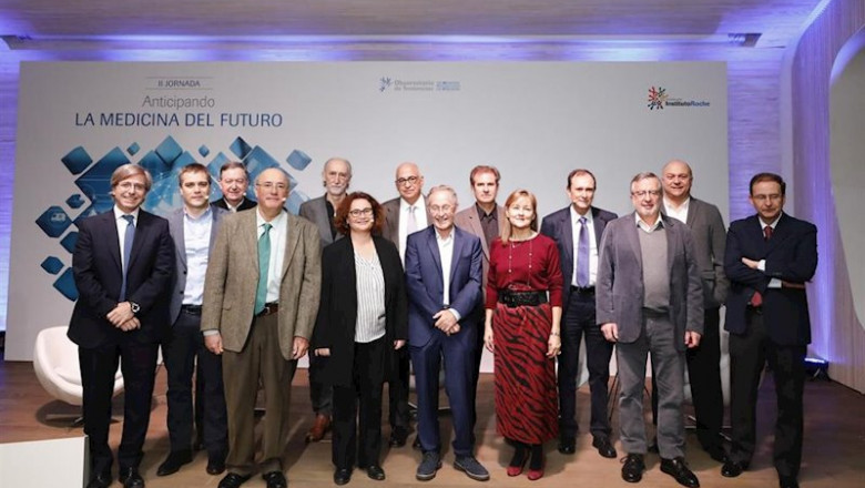 Foto de familia de los ponentes en la jornada junto a los miembros del Observatorio y los responsables de la Fundación Instituto Roche, Consuelo Martín de Dios y Federico Plaza | ROCHE ep foto de familia de los ponentes en la jornada junto a los miembros del observatorio y los