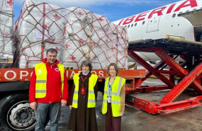ep iberia y cruz roja envian 12 toneladas de ayuda humanitaria a budapest para responder a la