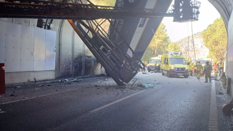 ep imagen del bus accidentado en pineda ep imagen del bus accidentado en pineda