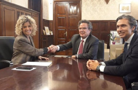ep la alcaldesa de tortosa meritxell roige a la izda y el presidente de sareb javier torres centro