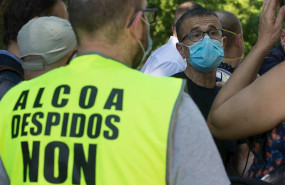 ep miembros del comite de empresa de alcoa san cibrao hablan a la salida de la reunion en el