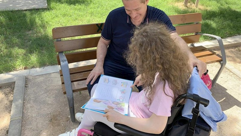 ep nina beneficiaria de un proyecto con su padre