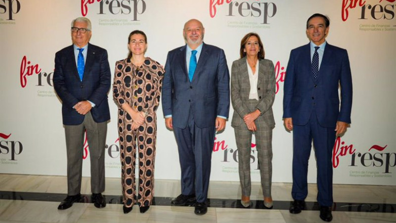 ep representantes de las asociaciones fundadoras de finresp durante la presentacion de la memoria ep representantes de las asociaciones fundadoras de finresp durante la presentacion de la memoria