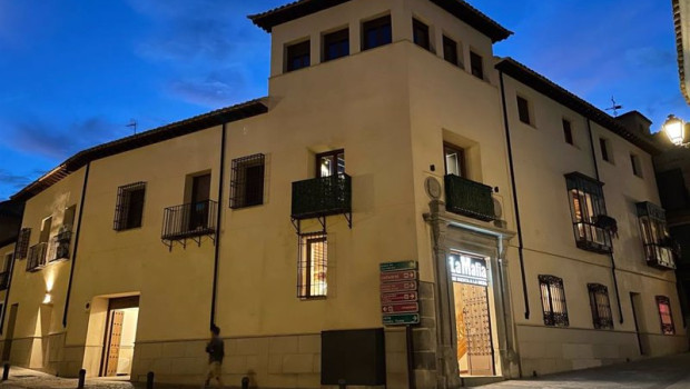 ep restaurante de la mafia se sienta a la mesa en toledo