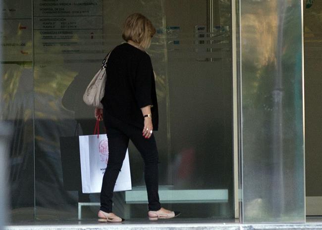 TERELU CAMPOS LLEGA AL HOSPITAL DONDE ESTÁ INGRESADA SU HERMANA | ANTONIO GUTIÉRREZ ep terelu campos llegahospitalesta ingresadahermana