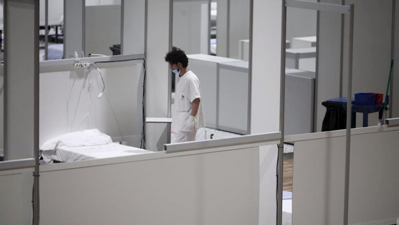 ep un profesional sanitario frente a una cama vacia en el interior del hospital de campana de ifema ep un profesional sanitario frente a una cama vacia en el interior del hospital de campana de ifema