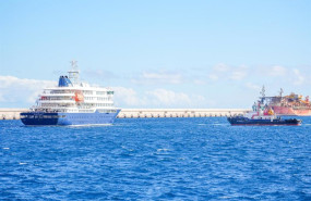 ep vista del crucero mv hondius atracado en el puerto de granadilla antes de poner rumbo a paises