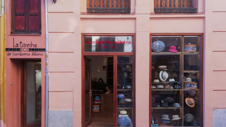 fachada la estrecha de sombreros albero 20231108160251 