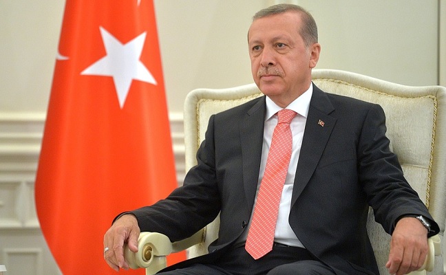 Erdogan amenaza con enviar millones de refugiados si critica la UE su ofensiva en Siria