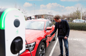 schneider electric crea el programa especialista evlink para instaladores impulsando la movilidad elctrica png schneider electric crea el programa especialista evlink para instaladores impulsando la movilidad elctrica png