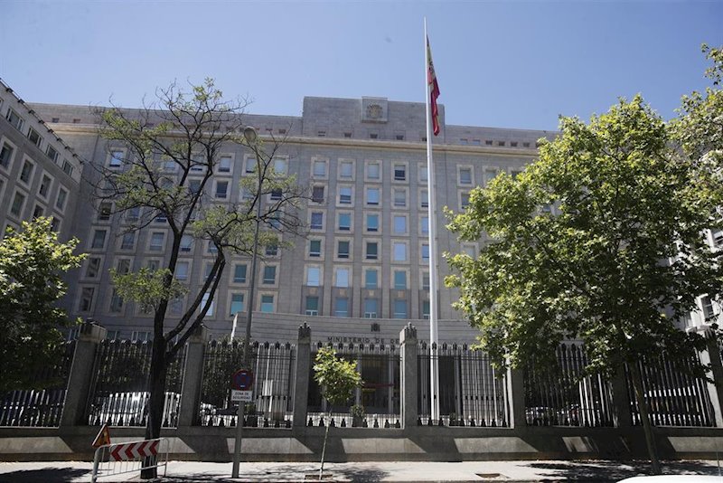 ep alrededores y fachada del ministerio de defensa de madrid